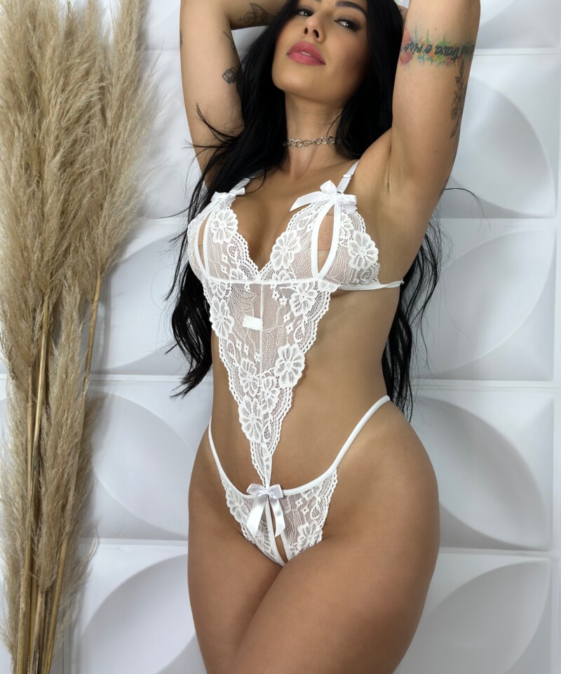 Body Lingerie Marido Apressado Sexy Sensual Com Abertura Rendado Fio Dental — Body — SKU BD-01. Cor: Preto, Branco, Vermelho. Tamanho: M